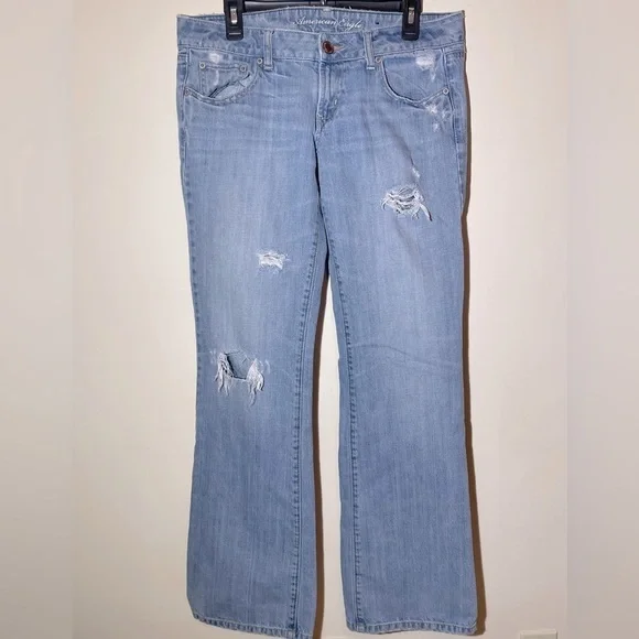 AE Favorite Boyfriend Distressed Ripped Light Wash - Picture 4 of 6